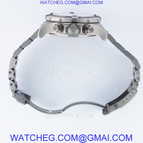 Breitling E1336009/B555 Avenger Automatic Male Titanium 4